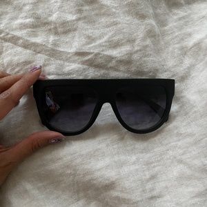 Thick Frame Straight Sunglasses in Black